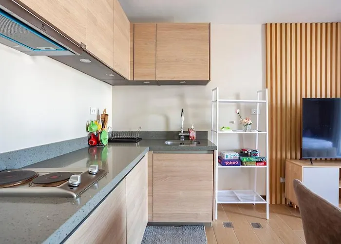 Apartment Refined & Homey Luxury Manila