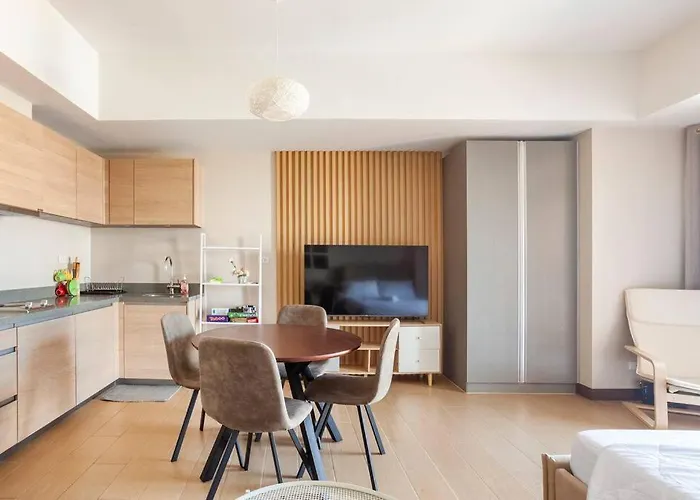 Apartment Refined & Homey Luxury Manila